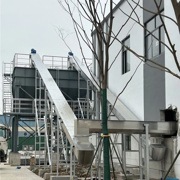 Bezšaujams skrūvju konveijers